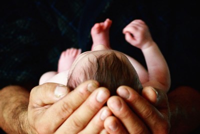 μωρό που πιθανώς να έχει σχιζοφρένεια από την εμβρυική ανάπτυξη