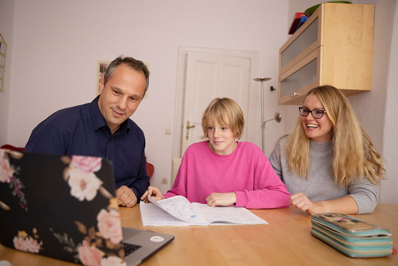γονείς διαμορφώνουν την επαγγελματική επιλογή του έφηβου παιδιού τους
