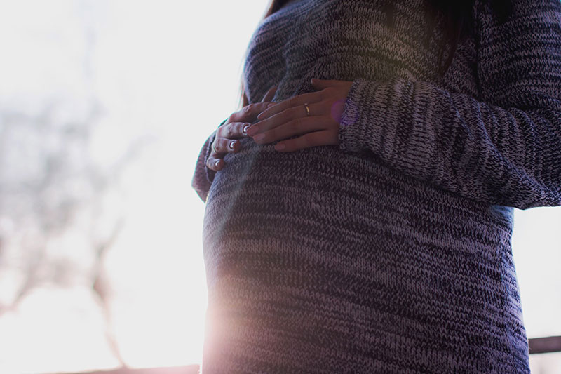 έγκυος με στρες επηρεάζει τον εγκέφαλο του εμβρύου