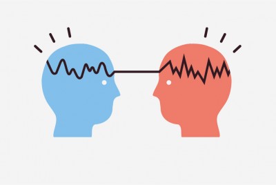 σχέδιο με δυο ανθρώπους να συνδέονται εγκεφαλικά με την βοήθεια των κατοπτρικών νευρώνων