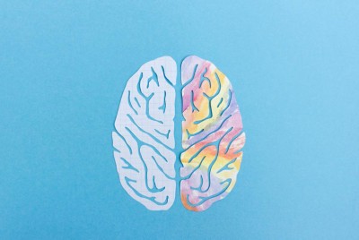 απεικόνιση εγκεφάλου σε μπλε φόντο
