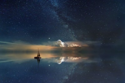 καράβι σε μια θάλασσα αστεριών αντιπροσωπεύει μια από τις απαντήσεις για τις πιο συνηθισμένες ερωτήσεις σχετικά με τα όνειρα