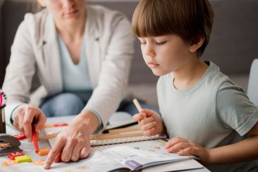 ΔΕΠ-Υ & καθημερινή μελέτη στο σπίτι: Χρήσιμες οδηγίες για γονείς