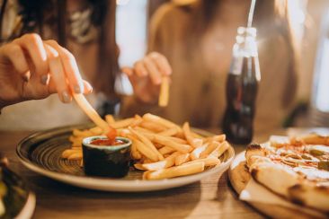 Η συχνή κατανάλωση τηγανητών τροφίμων συνδέεται με άγχος και κατάθλιψη