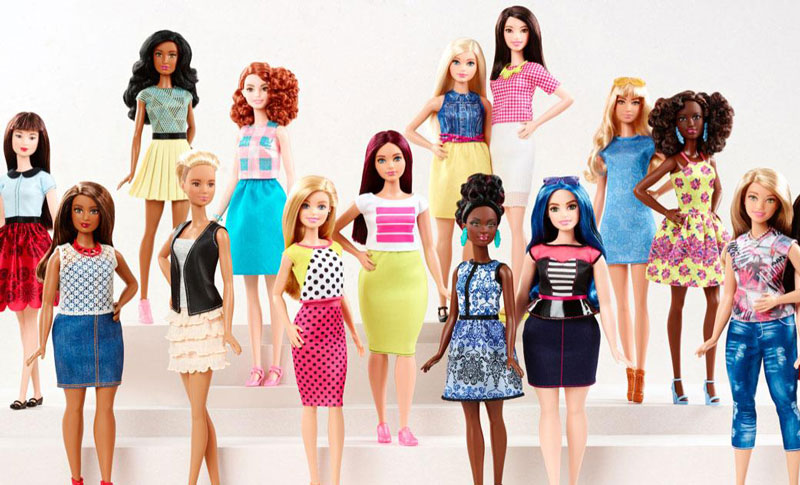 διάφορες κούκλες barbie